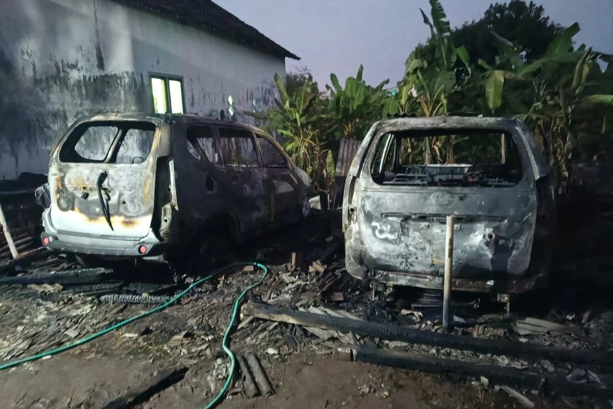 3 Unit Mobil Hangus Terbakar di Lahan Parkir Sewa di Pasuruan
