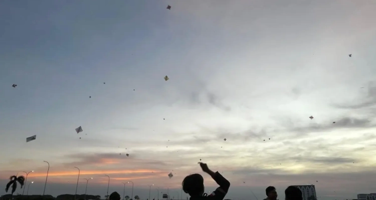 Musim Layangan di Surabaya, Pedagang Untung Berkali-kali Lipat