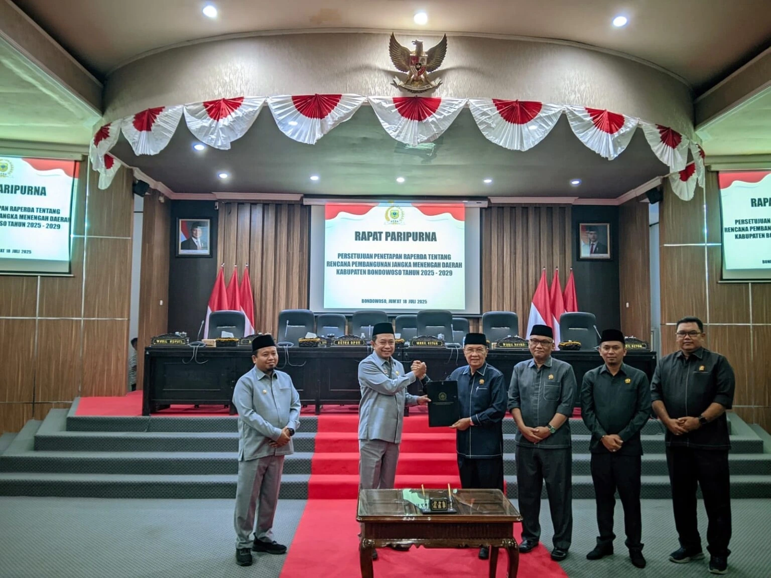 Rapat Paripurna DPRD, Bupati Bondowoso Sampaikan Persetujuan RPJMD 2025–2029