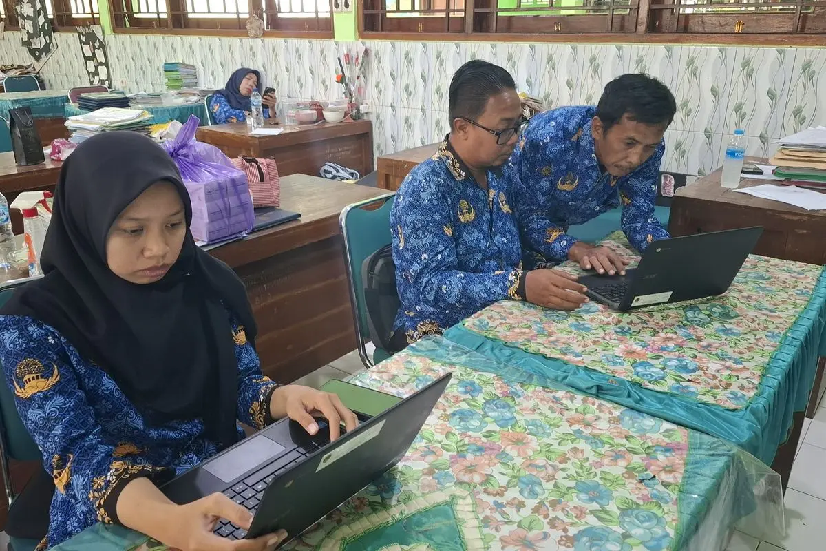 SMP di Madiun Terima Bantuan Chromebook dari Kemendikbudristi