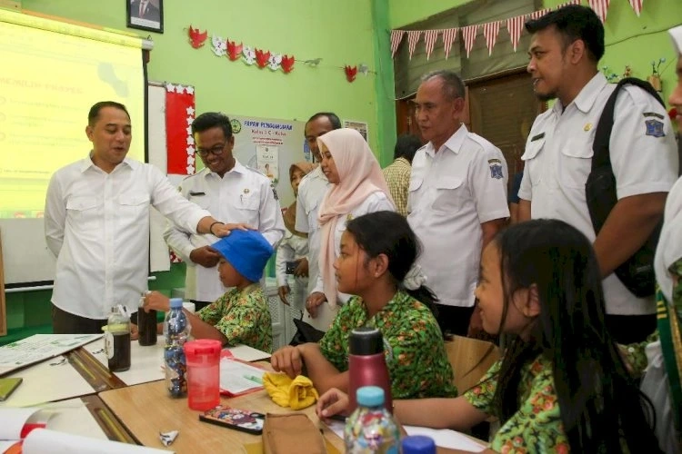 Wali Kota Surabaya Gaungkan Sekolah Ramah Anak