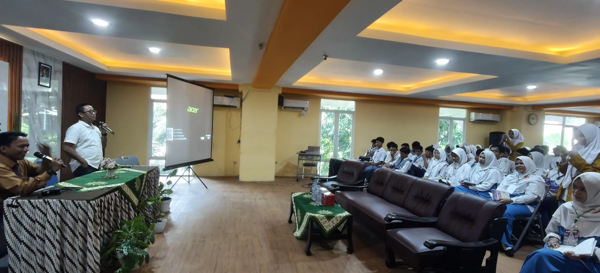Ahmad Labib Anggota DPR RI Komisi VI
