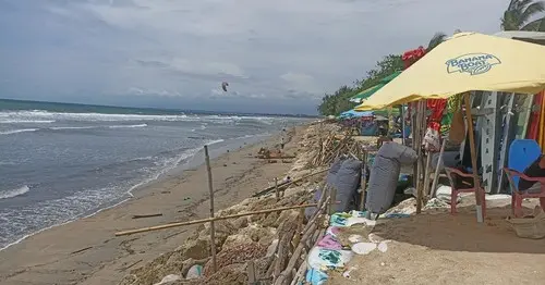 Abrasi Pantai Kuta Ganggu Aktivitas Wisata