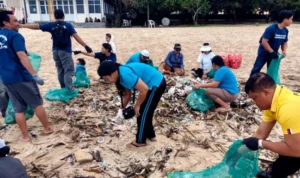 Bersih Pantai, 1 Ton Plastik Terangkut