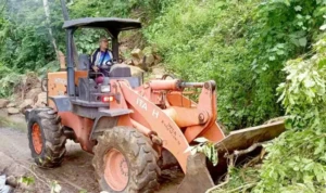 Longsor Tiga Titik Tutup Akses Tiga Desa