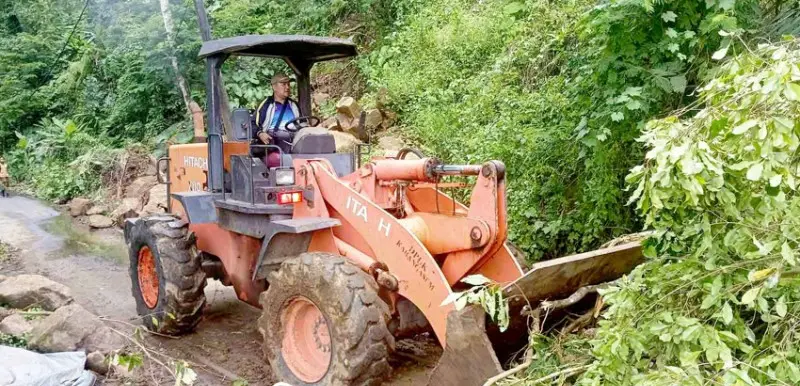 Longsor Tiga Titik Tutup Akses Tiga Desa