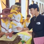 SMP PGRI 5 Denpasar Rayakan HUT dengan Ogoh-Ogoh