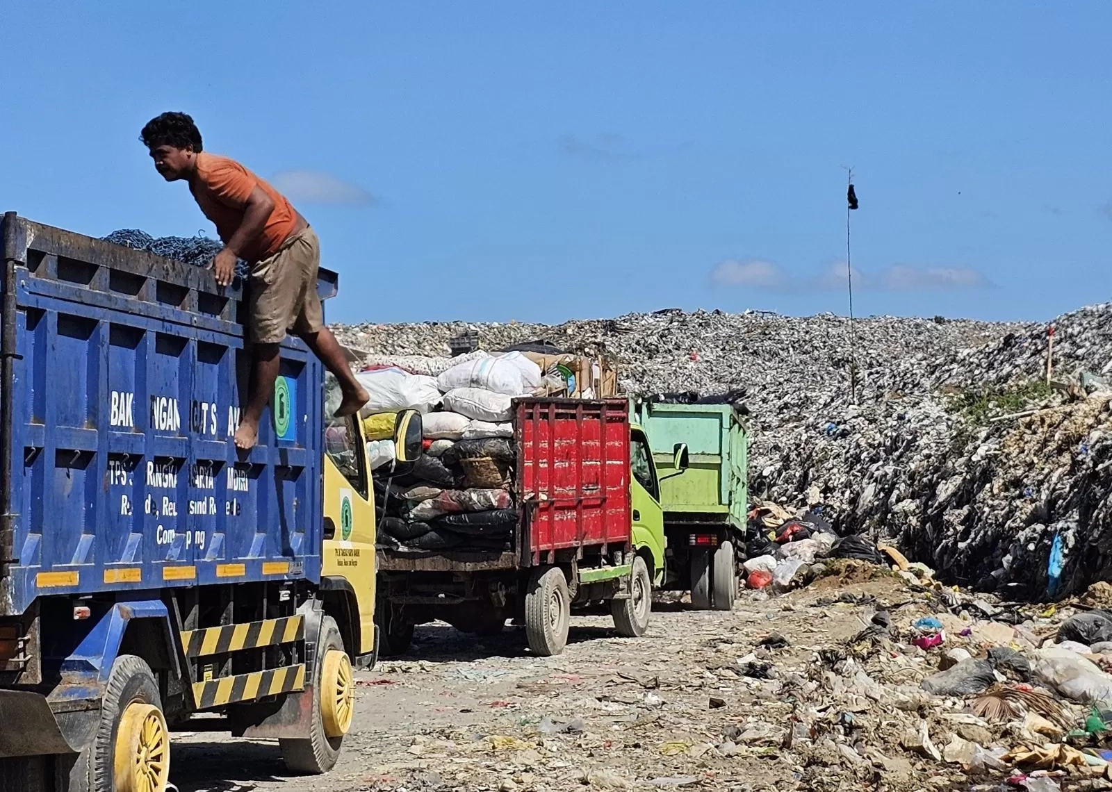 Politik Sampah Bali Disorot, Desa Tertekan
