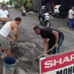 Warga Tambal Jalan Sendiri, Pemda Tabanan Disorot