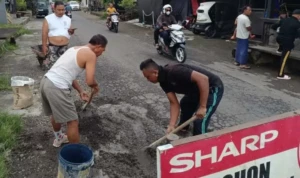 Warga Tambal Jalan Sendiri, Pemda Tabanan Disorot